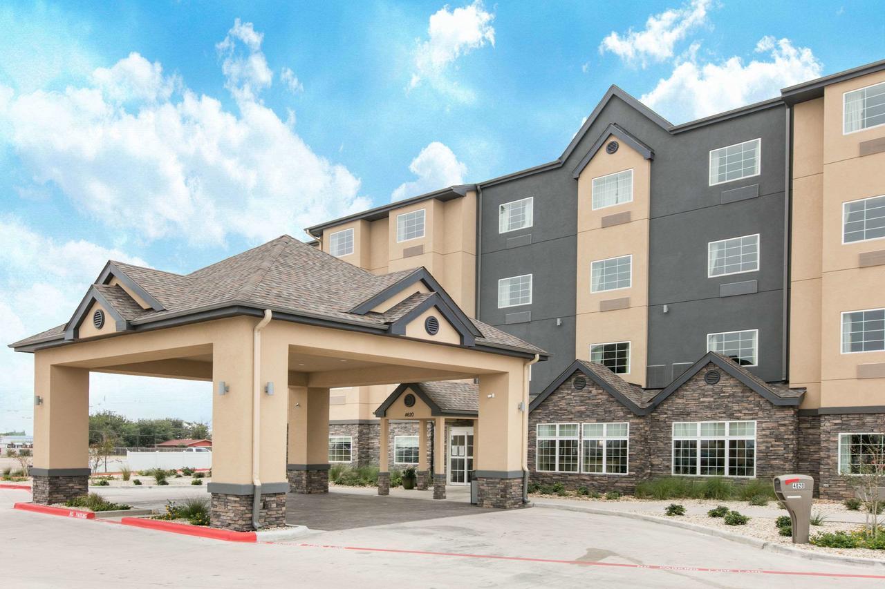 Microtel Inn & Suites By Wyndham Lubbock Exterior photo